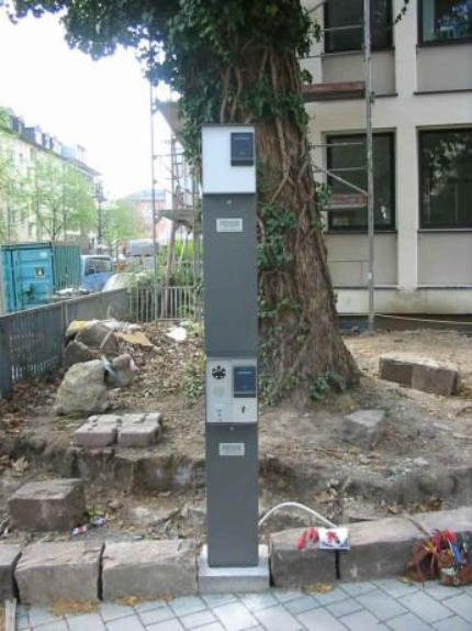Schranken Terminal mit Videosprechanlage und Handyöffnung